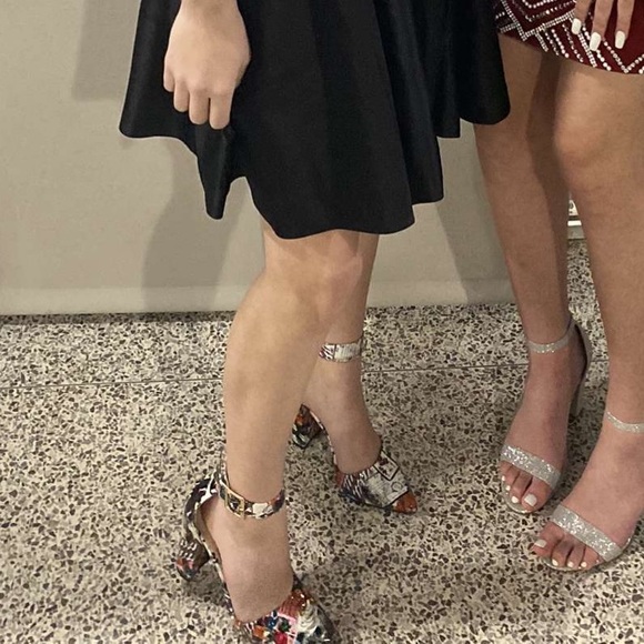 Mary Jane graffiti heels!!🤩 - Picture 4 of 8